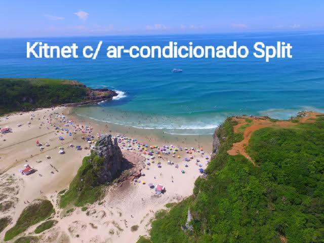 KITNET S1 em TORRES-RS - ÓTIMO CUSTO BENEFICIO na mais bela praia Gaúcha - Cozinha - Banheiro - Ar condicionado - TV e Wi-Fi - Estacionamento - Acomoda até 5 pessoas - Anfitriã Superhost no BnB Esterno foto