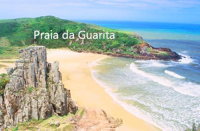KITNET S1 em TORRES-RS - ÓTIMO CUSTO BENEFICIO na mais bela praia Gaúcha - Cozinha - Banheiro - Ar condicionado - TV e Wi-Fi - Estacionamento - Acomoda até 5 pessoas - Anfitriã Superhost no BnB Esterno foto