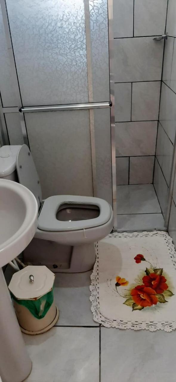 KITNET S1 em TORRES-RS - ÓTIMO CUSTO BENEFICIO na mais bela praia Gaúcha - Cozinha - Banheiro - Ar condicionado - TV e Wi-Fi - Estacionamento - Acomoda até 5 pessoas - Anfitriã Superhost no BnB Esterno foto