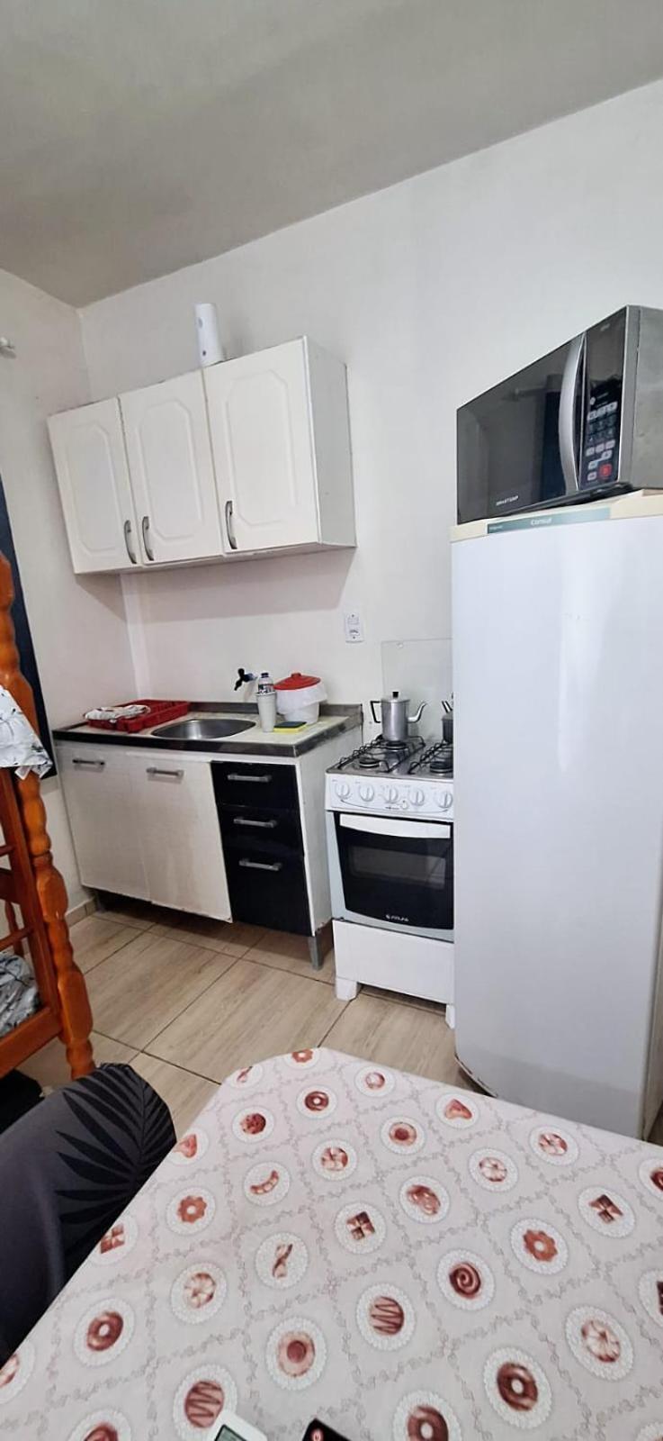 KITNET S1 em TORRES-RS - ÓTIMO CUSTO BENEFICIO na mais bela praia Gaúcha - Cozinha - Banheiro - Ar condicionado - TV e Wi-Fi - Estacionamento - Acomoda até 5 pessoas - Anfitriã Superhost no BnB Esterno foto