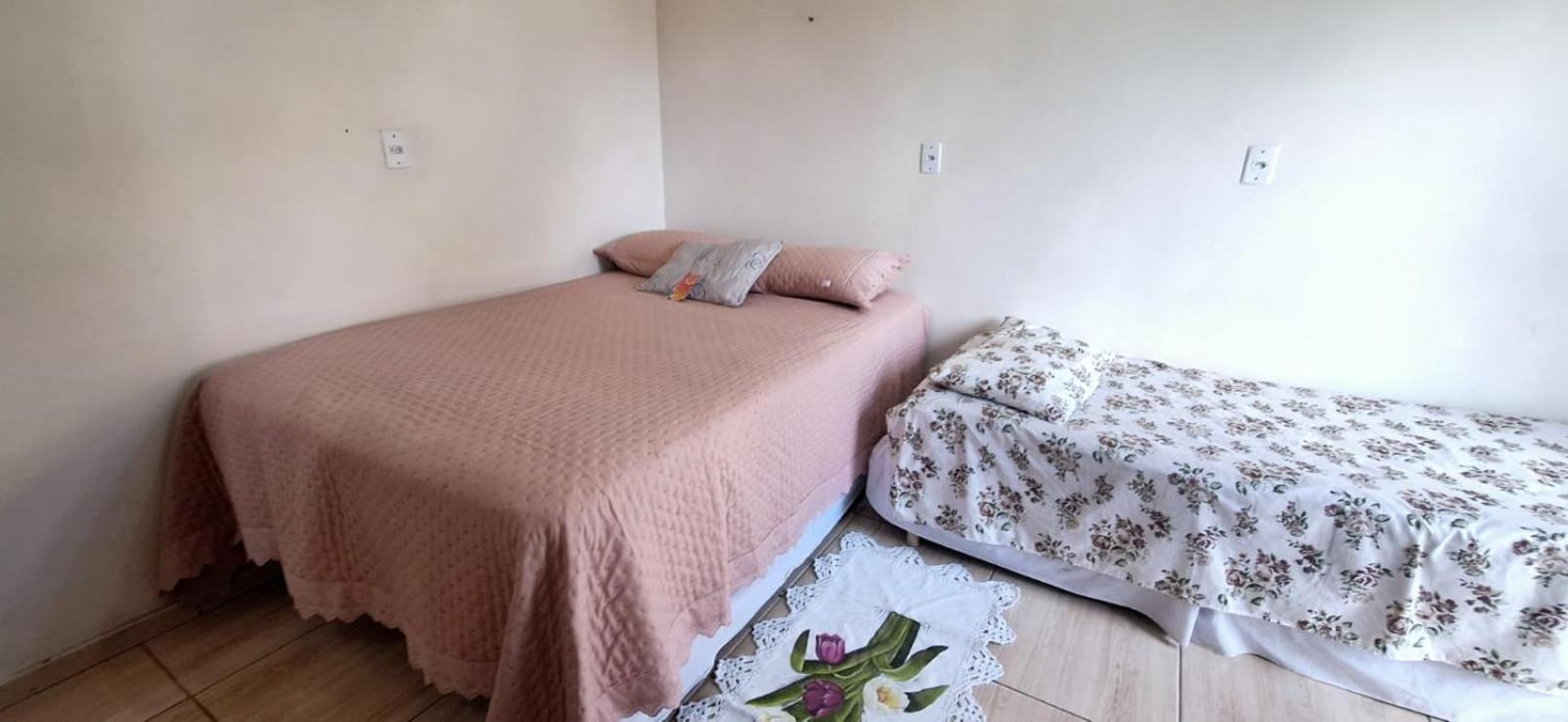 KITNET S1 em TORRES-RS - ÓTIMO CUSTO BENEFICIO na mais bela praia Gaúcha - Cozinha - Banheiro - Ar condicionado - TV e Wi-Fi - Estacionamento - Acomoda até 5 pessoas - Anfitriã Superhost no BnB Esterno foto