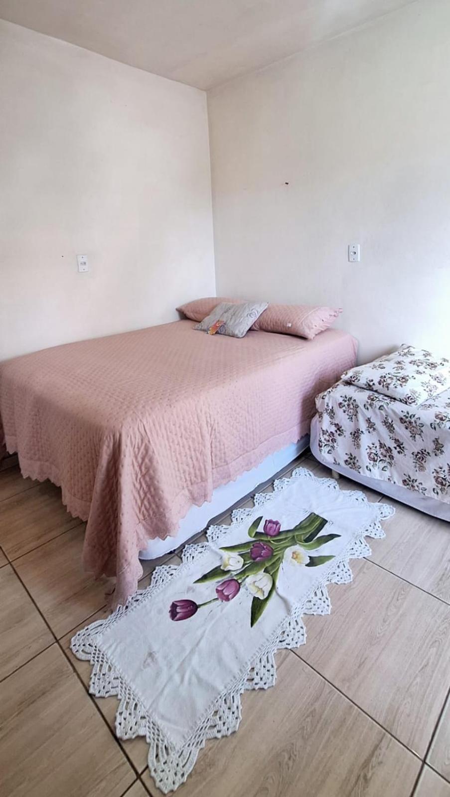 KITNET S1 em TORRES-RS - ÓTIMO CUSTO BENEFICIO na mais bela praia Gaúcha - Cozinha - Banheiro - Ar condicionado - TV e Wi-Fi - Estacionamento - Acomoda até 5 pessoas - Anfitriã Superhost no BnB Esterno foto