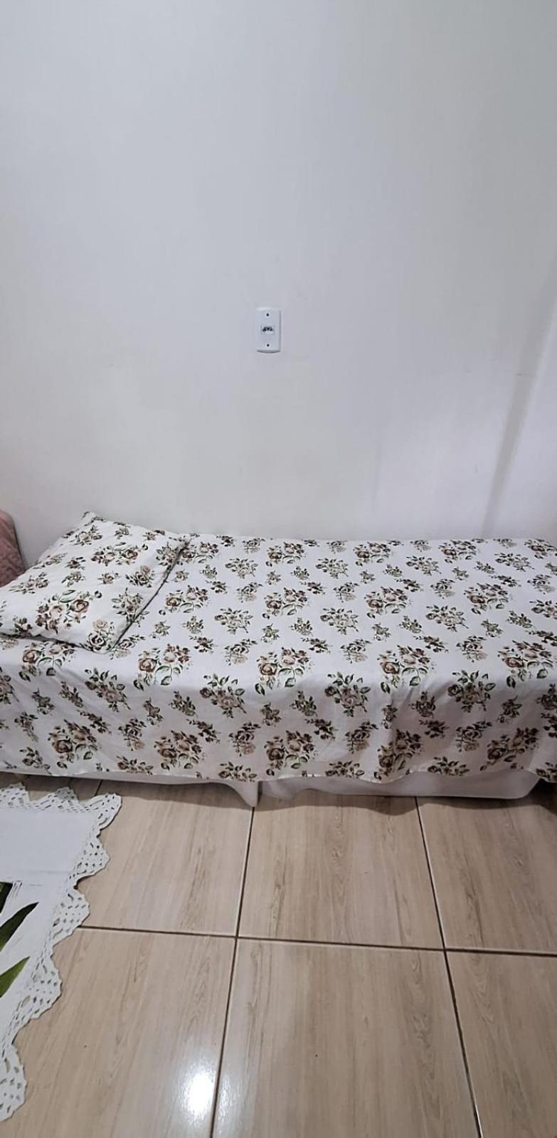 KITNET S1 em TORRES-RS - ÓTIMO CUSTO BENEFICIO na mais bela praia Gaúcha - Cozinha - Banheiro - Ar condicionado - TV e Wi-Fi - Estacionamento - Acomoda até 5 pessoas - Anfitriã Superhost no BnB Esterno foto