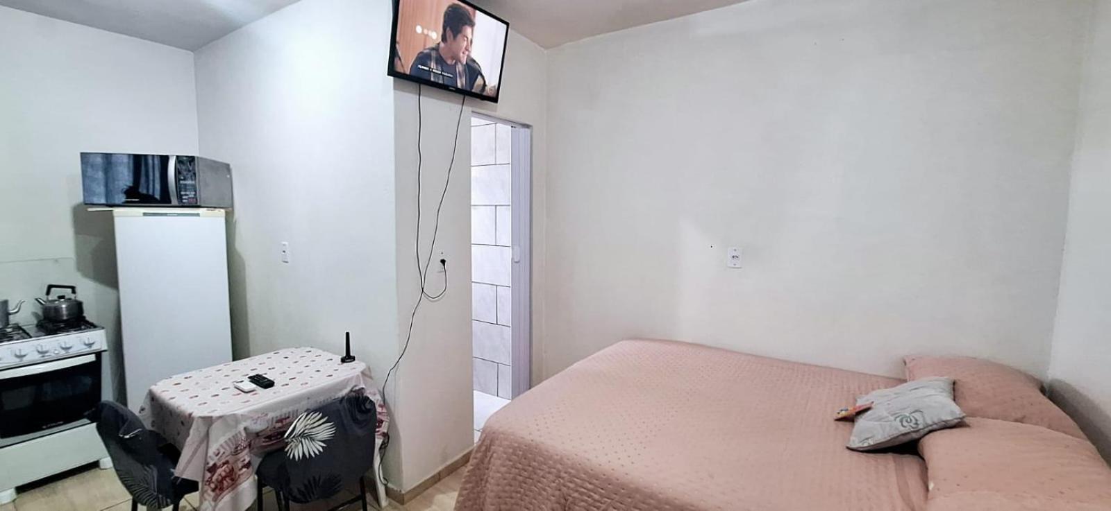 KITNET S1 em TORRES-RS - ÓTIMO CUSTO BENEFICIO na mais bela praia Gaúcha - Cozinha - Banheiro - Ar condicionado - TV e Wi-Fi - Estacionamento - Acomoda até 5 pessoas - Anfitriã Superhost no BnB Esterno foto